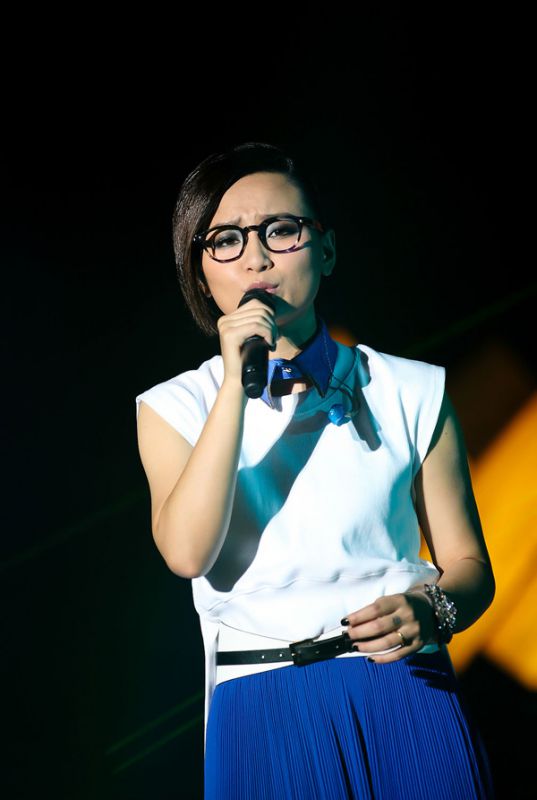 靓丽女星周笔畅演唱会活动照