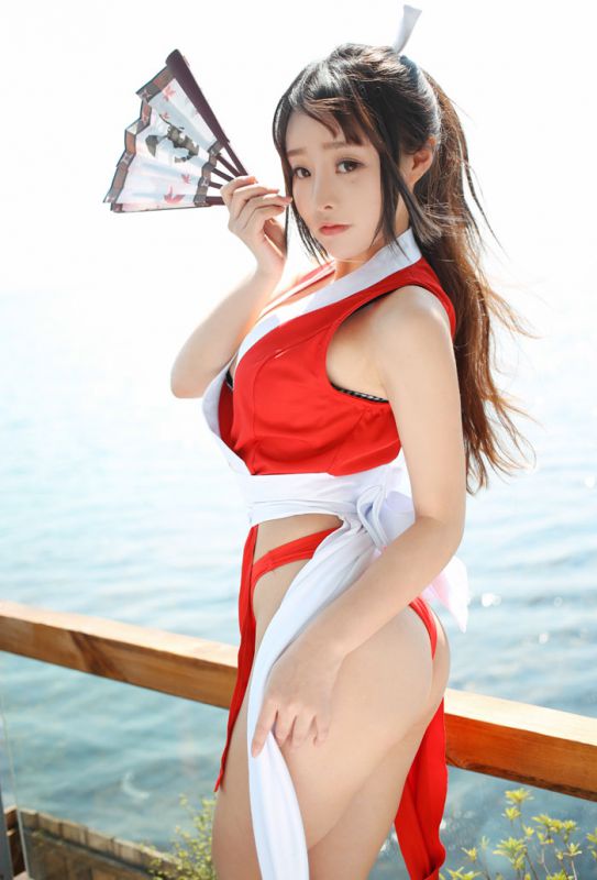 性感波霸女郎柳侑绮私房翘臀诱人写真