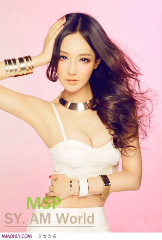 性感美胸美女李楚君诱人写真
