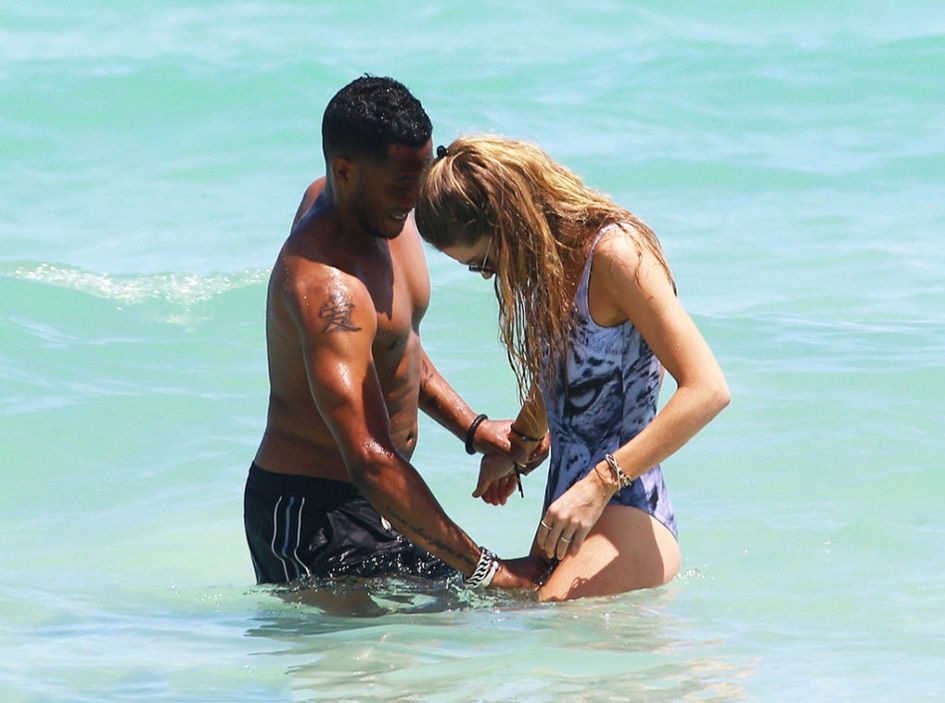 荷兰模特杜晨与老公海边甜蜜高清写真