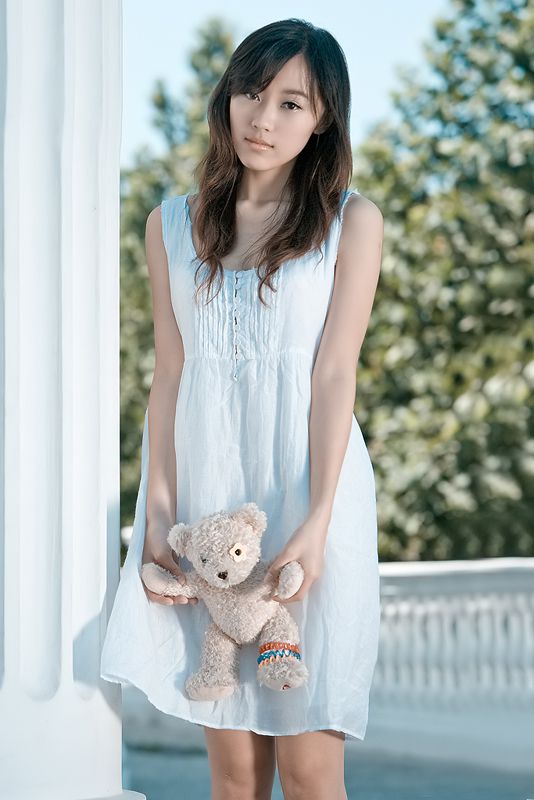 清纯可爱美女户外高清写真