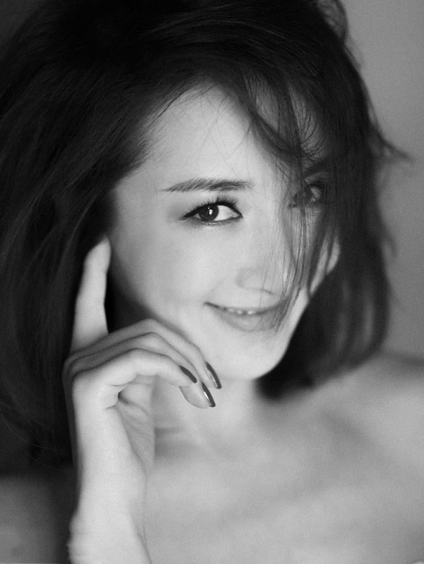 李依晓清新淡雅黑白高清写真