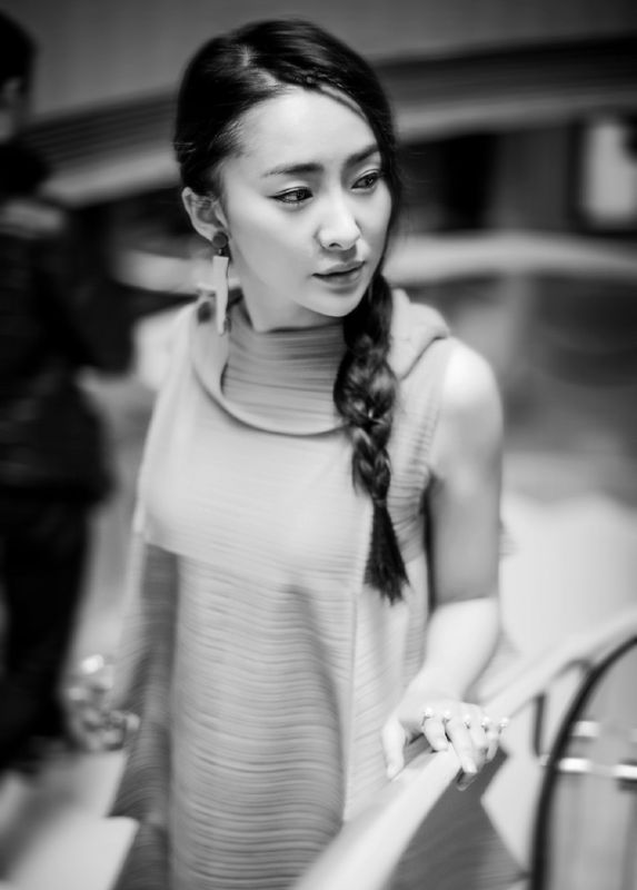 女星吉丽优雅写真展十足女人味