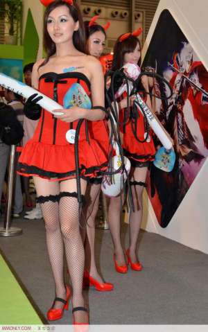 街拍丝袜美女迷人写真