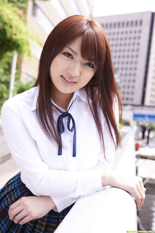 日本制服女优神D诗织私房诱人写真