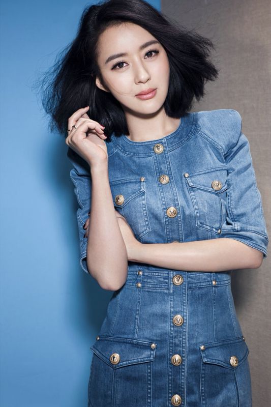 红唇美女周牧茵气质迷人高清写真