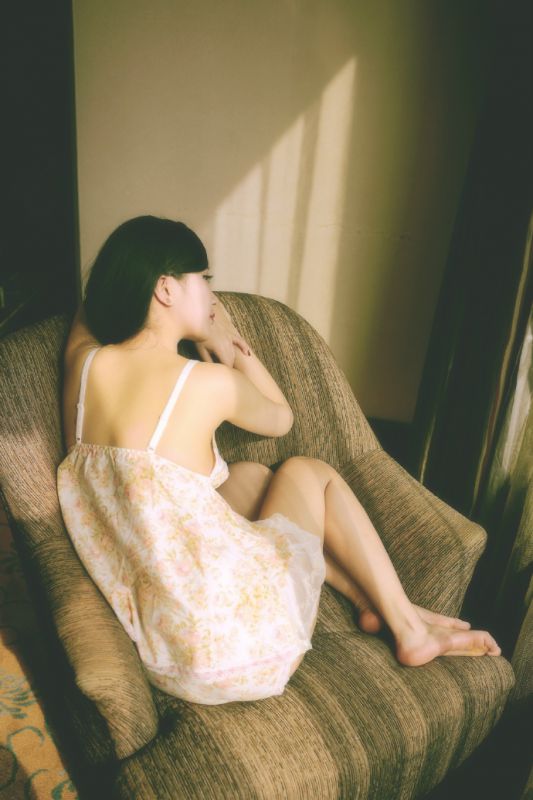 性感睡衣酥胸美女私房撩人写真