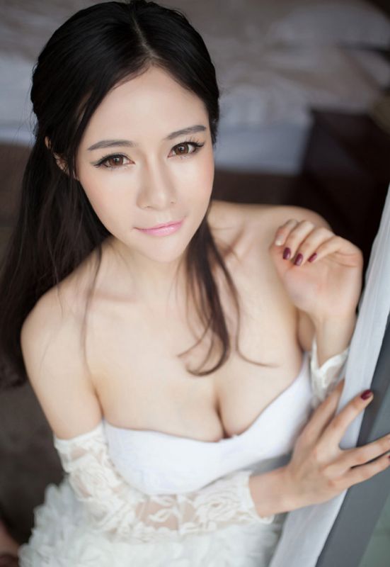 秀人性感尤物Nancy户外诱人写真