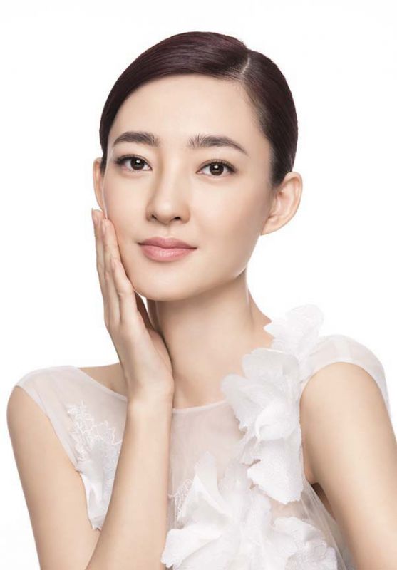 王丽坤清新长裙迷人写真大图