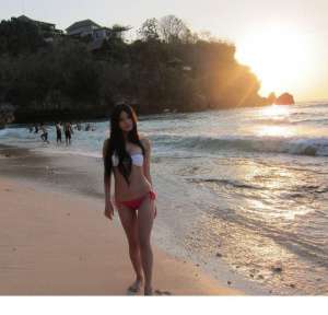 美女陈维芊沙滩比基尼性感写真
