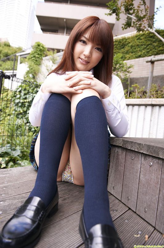 日本制服女优神D诗织私房诱人写真