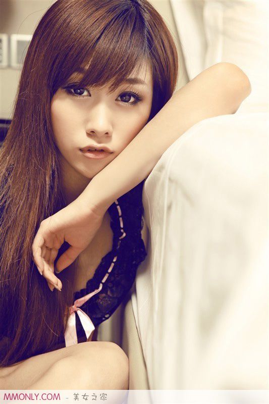 清纯可爱美眉室内高清写真