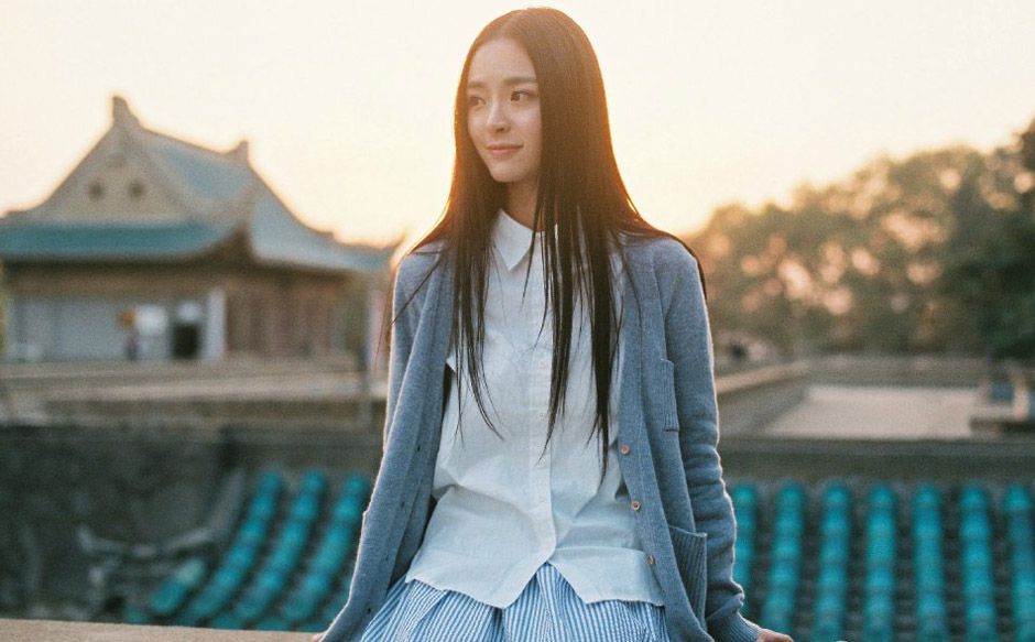 女神李莎F子户外写真大图