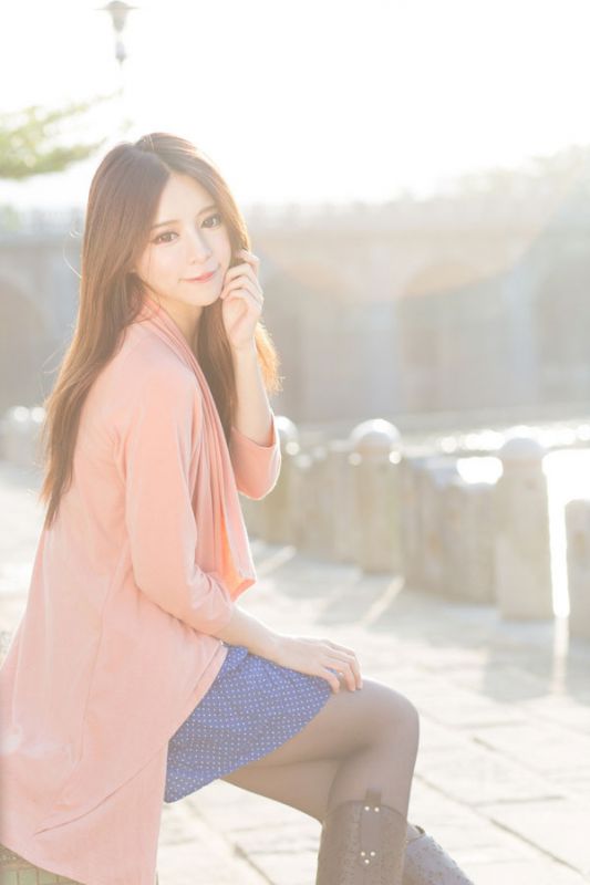 气质丝袜美女张齐郡街头高清写真