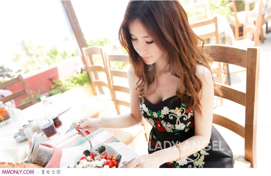 时尚性感酥胸美女高清写真