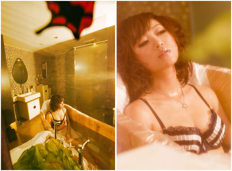 性感内衣美女浴室湿身照