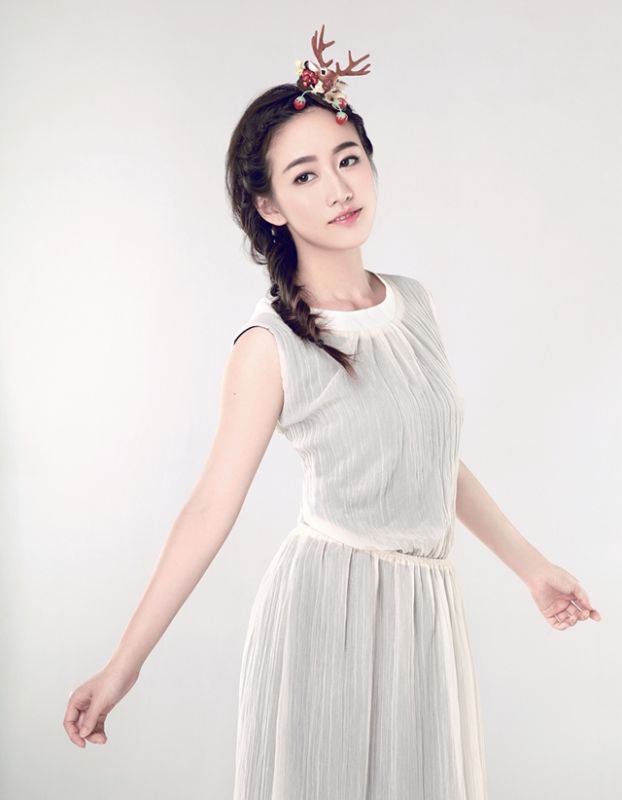 90后女星刘美含清新迷人写真