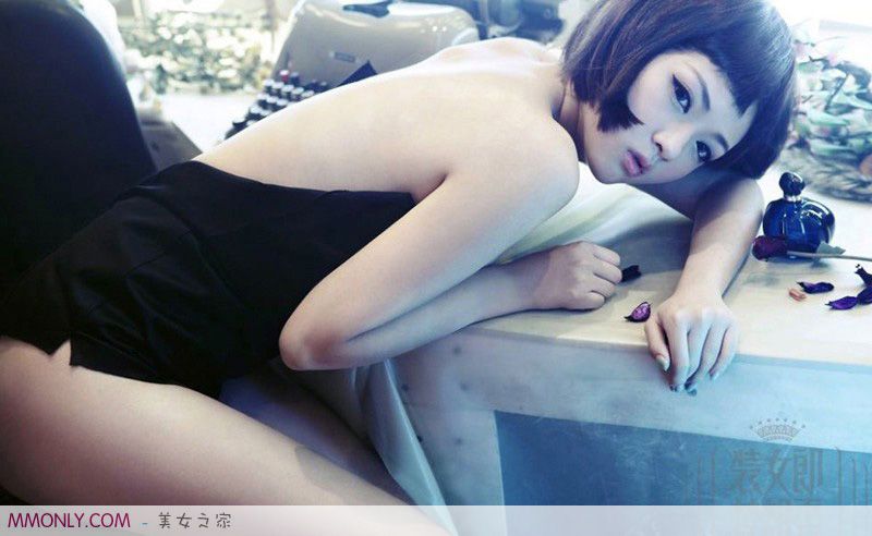 极品美胸女郎私房性感写真