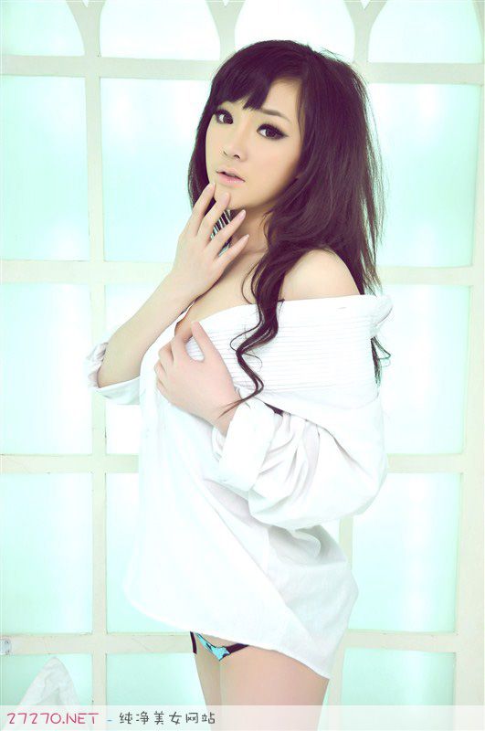 可爱长发美女私房写真