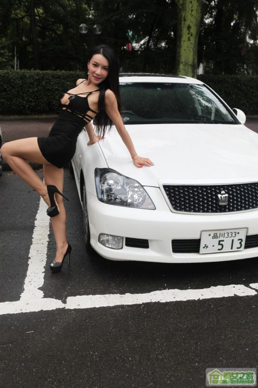 龚h菲变身性感车模秀美腿写真