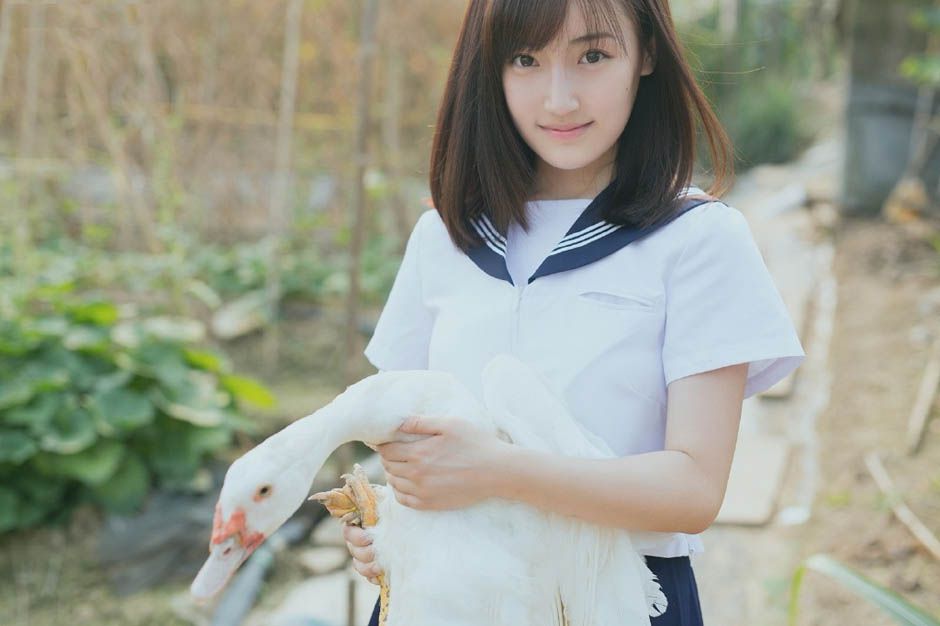 最美校服女生高晴户外写真拍摄