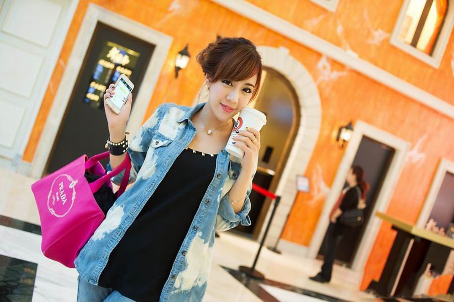 性感酥胸黑丝美腿美女私房高清写真