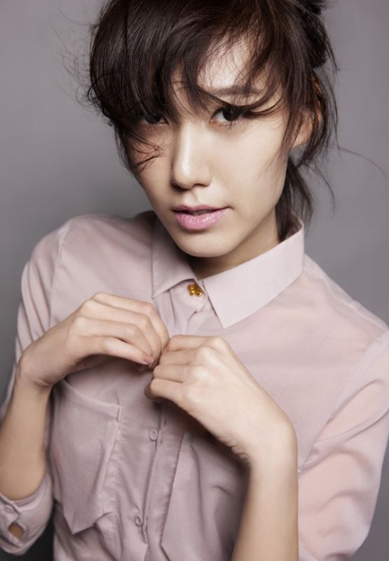 甜美女星高露百变造型迷人写真