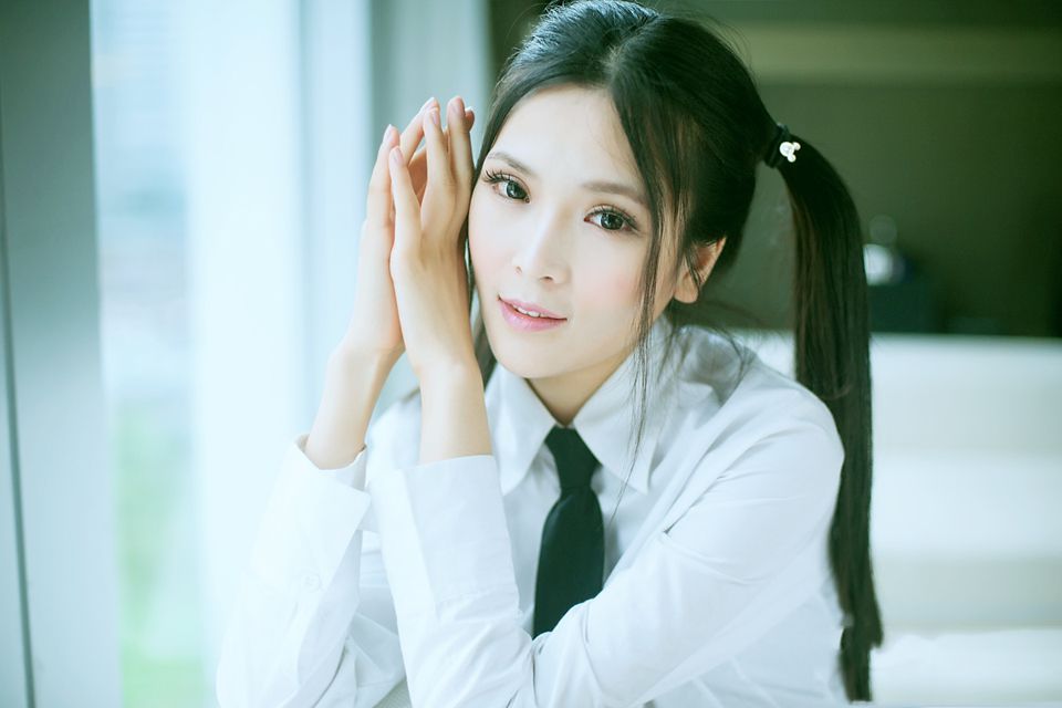 甜美学生制服美女私房迷人写真