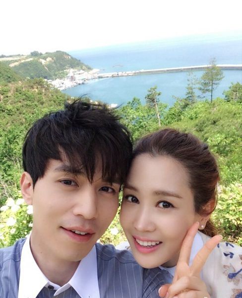 韩国美女李多海卖萌照
