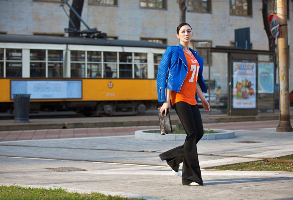 李小冉米兰街头秀美腿高清写真