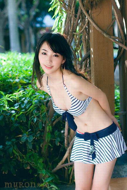 性感泳装美女户外高清写真