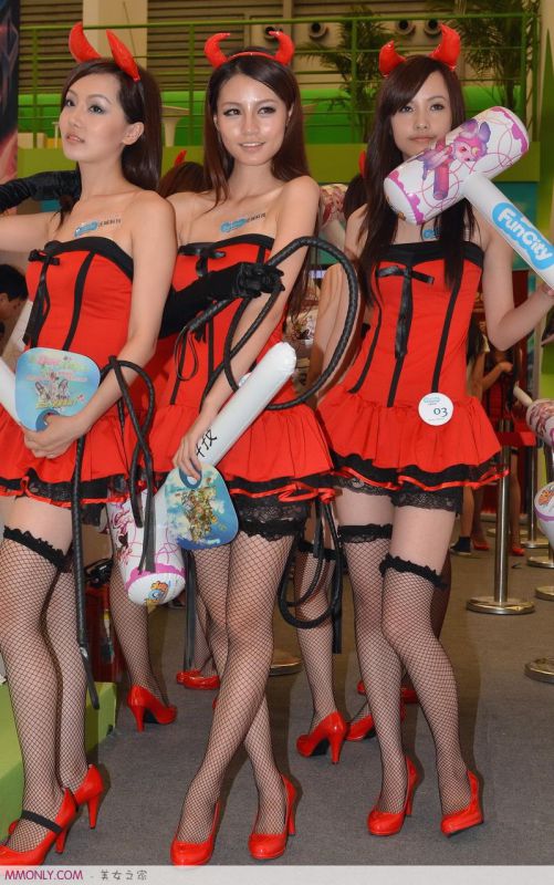 街拍丝袜美女迷人写真