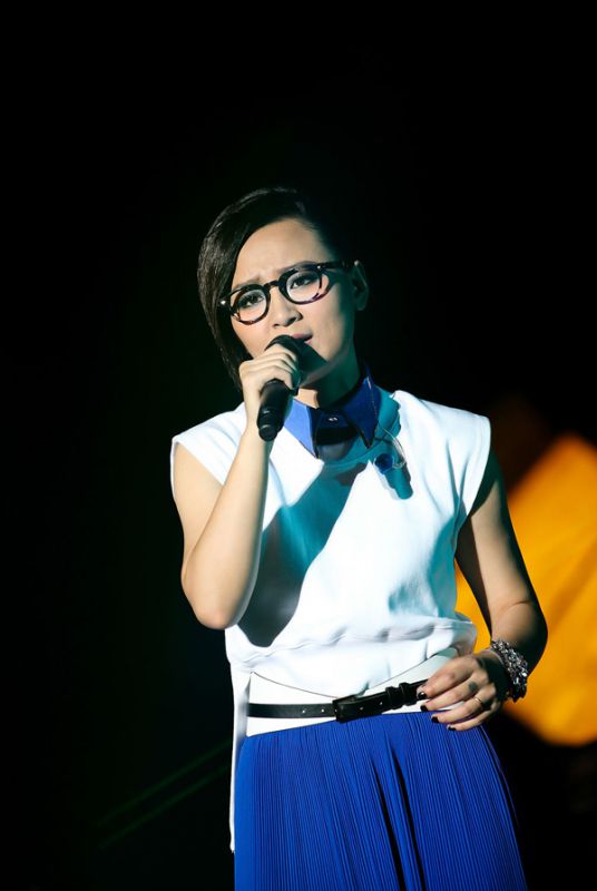 靓丽女星周笔畅演唱会活动照