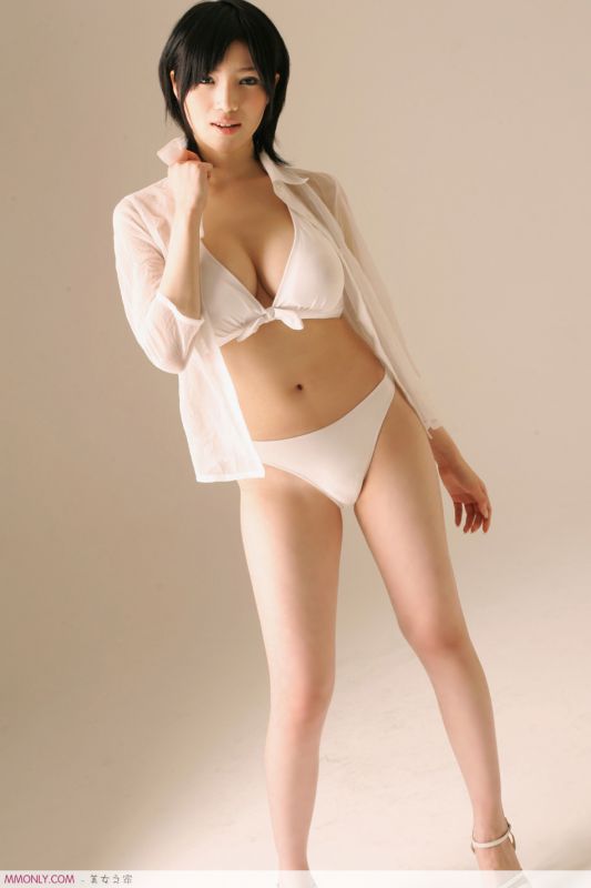 日本美女森下悠里内衣撩人私房照