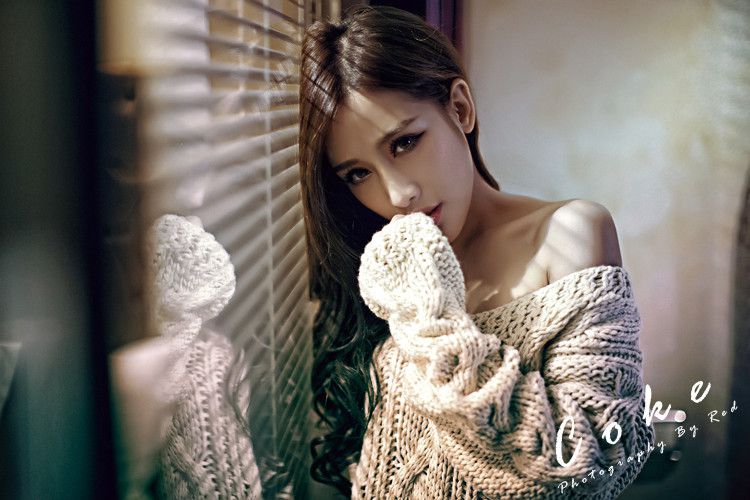 性感辣妹黑色内衣私房写真