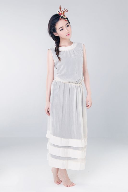 90后女星刘美含清新迷人写真