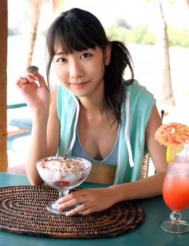 夏日可爱内衣美女户外诱人写真