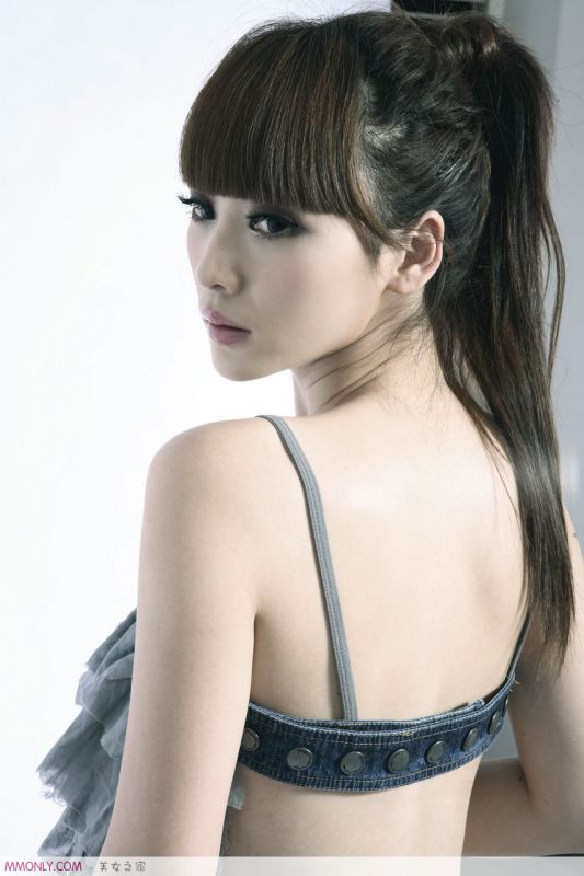 性感大胸美女柳岩高清迷人写真