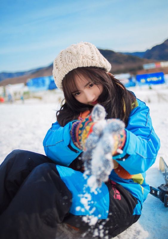 最美校服女生高晴冬日清纯美照