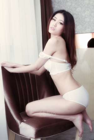 白嫩正点美女内衣性感写真