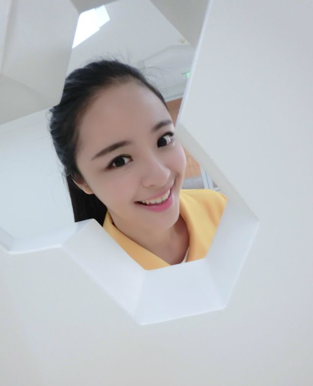 武大校花李莎F子清纯写真拍摄