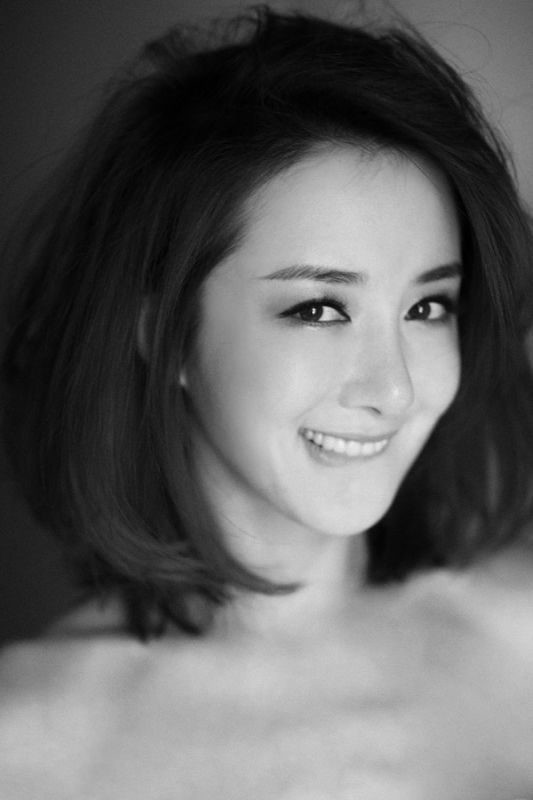 李依晓清新淡雅黑白高清写真