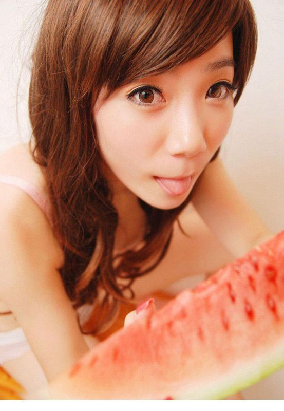 甜美内衣美眉私房秀美腿写真