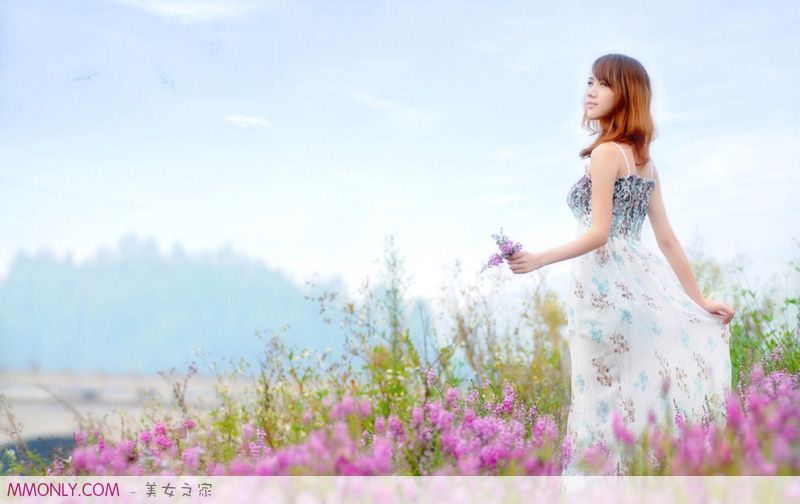 长裙美女清新户外迷人写真