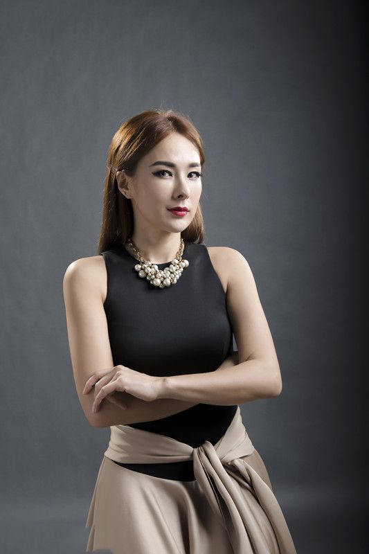 蔡妍性感红唇女王范高清写真