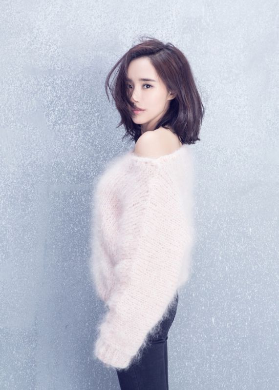 王智小露香肩性感写真大片