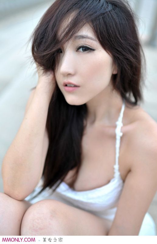 香港性感女星傅颖户外撩人写真