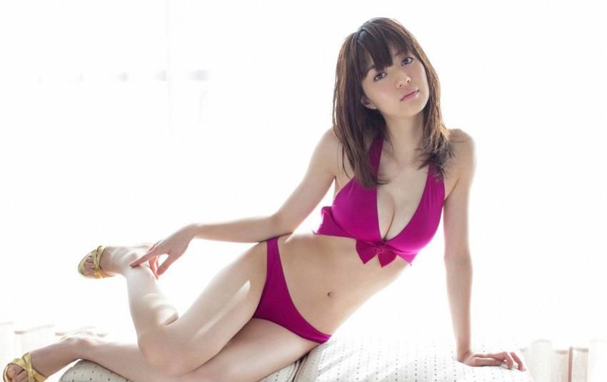 逢泽莉娜粉红内衣迷人写真