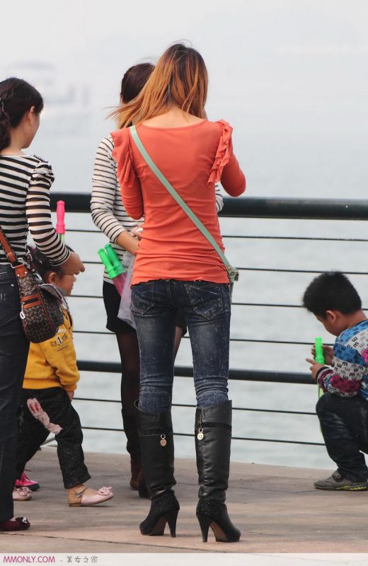 街拍海边时尚辣妈高清写真
