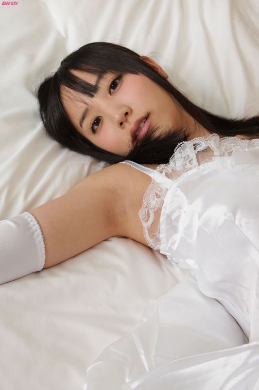 日本女优浜田由梨白色诱惑写真